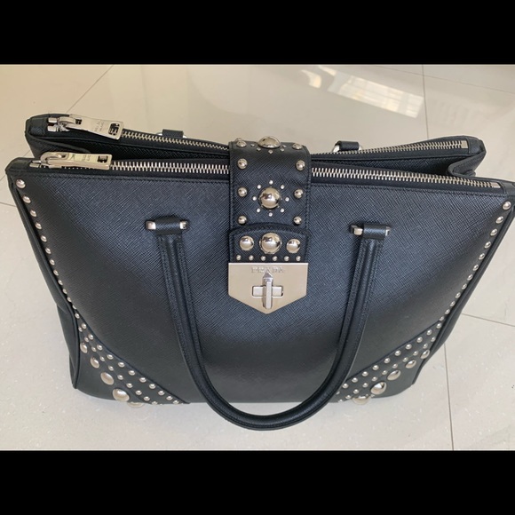 Prada bags - Picture 6 of 7